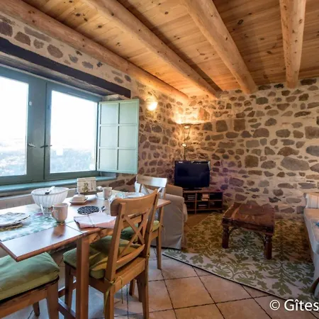 Montaigut-le-blanc, 2 Pieces, 2 Personnes - Fr-1-630-201 * Montaigut-le-Blanc (Puy-de-Dome)