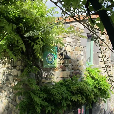 Montaigut-le-blanc, 2 Pieces, 2 Personnes - Fr-1-630-201 * Montaigut-le-Blanc (Puy-de-Dome)